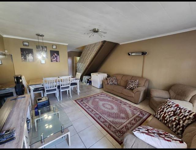 2 BEDROOM TOWNHOUSE FOR SALE IN SOUTH CREST